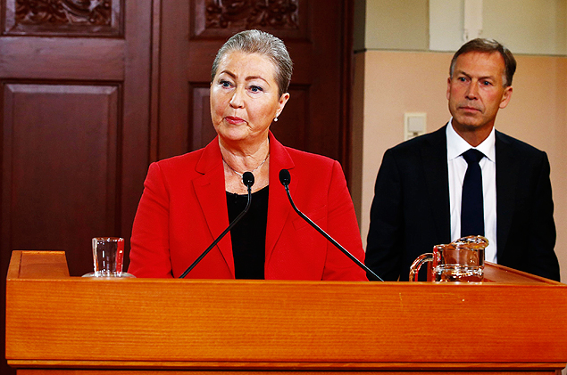 Kaci Kullmann Five, the new head of the Norwegian Nobel Peace Prize Committee, announces the winner of 2015 Nobel peace prize during a press conference in Oslo, Norway, Friday Oct. 9, 2015. The Norwegian Nobel Committee announced Friday that the 2015 Nobel Peace Prize was awarded to the Tunisian National Dialogue Quartet. (Heiko Junge/NTB scanpix via AP) NORWAY OUT ORG XMIT: TH801