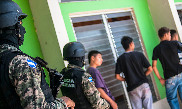 Menores de idade so apreendidos em Honduras sob suspeita de fazerem parte de gangue 