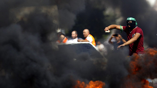 Palestinos e militares israelenses entram em confronto em Nablus, na Cisjordnia