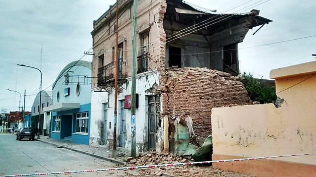 Casa semidestruda por terremoto em El Galpn, perto de Salta, na Argentina