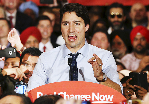 Justin Trudeau durante comcio em Calgary (Alberta)