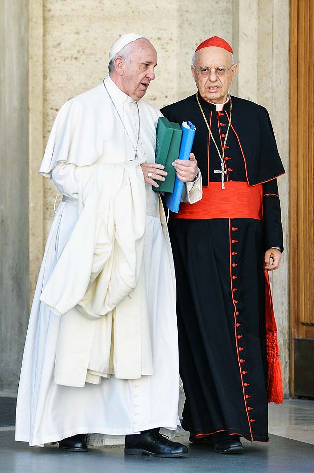 Pope Francis (L) speaks with italian cardinal Lorenzo Baldisseri as he leaves the morning session of the last day of the Synod on the Family at the Vatican on October 24, 2015. Pontiff on October 4 defended marriage and heterosexual couples as he opened a synod on the family overshadowed by a challenge to Vatican. Pope Francis accelerated his streamlining of the Vatican bureaucracy by announcing plans to create a new ministry which will increase the role of lay believers in the Church. The Pontiff made the announcement to an afternoon session of the synod, which is due to conclude at the weekend after three weeks of often heated discussions on issues such as divorce, homosexuality and cohabitation. AFP PHOTO / ANDREAS SOLARO ORG XMIT: 112