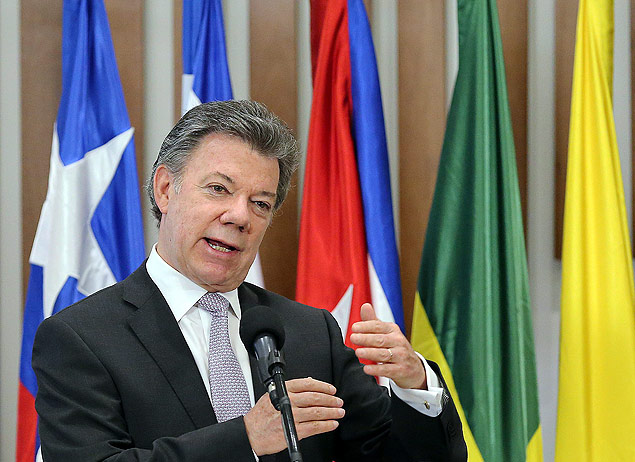 Juan Manuel Santos discursa em Bogot; ele diz estar confiante de que cessar-fogo ser obtido at janeiro