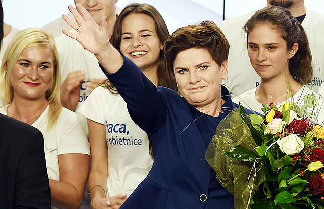Beata Szydlo, candidate for prime minister of the conservative opposition Law and Justice (PiS) celebrates with supporters at the party's headquarters in Warsaw after exit poll results were announced on October 25, 2015. Poland's conservative Law and Justice (PiS) party won an absolute majority in the general election, public broadcaster TVP projected, a victory that would end eight years of centrist rule. An exit poll showed the PiS picked up 242 out of 460 seats in the lower house of parliament, ousting the governing Civic Platform (PO) liberals who had 133 seats.announcing the first unofficial results of the general election in Poland on October 25, 2015. AFP PHOTO/JANEK SKARZYNSKI ALTERNATIVE CROP ORG XMIT: JSK4335