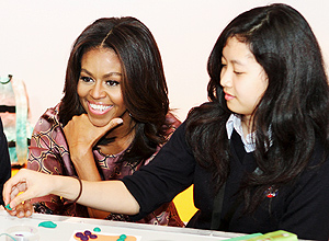 Michelle Obama e uma estudante – Naseem Zeitoon/Reuters