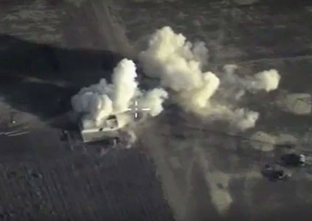 Imagem de vdeo mostra ataque russo a depsito de armas do Estado Islmico