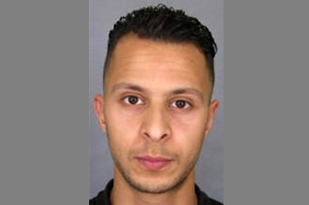 Foto sem data da polícia mostra Salah Abdeslam, autor dos atentados em Paris que continua foragido