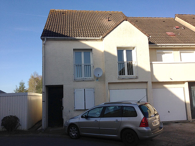 A cinco quilômetros de Chartres, a casa onde Ismael Omar Mostefai viveu com a família