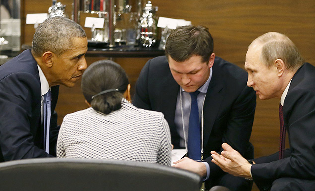 U.S. President Barack Obama (L) talks with Russian President Vladimir Putin (R) and U.S. security advisor Susan Rice (2nd L) prior to the opening session of the Group of 20 (G20) Leaders summit summit in the Mediterranean resort city of Antalya, Turkey November 15, 2015. Man at 2nd R is unidentified. REUTERS/Cem Oksuz/Pool ORG XMIT: AA77R