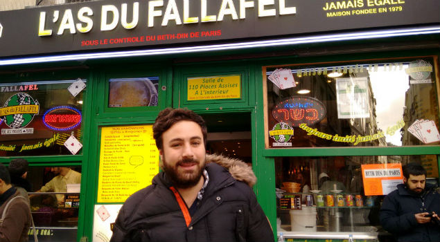 Raphael Marciano, funcionrio de restaurante em Paris