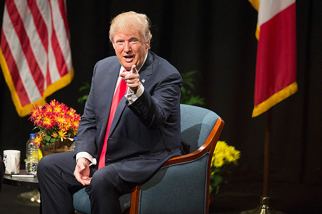 Trump fala durante evento de campanha em faculdade de Newton, Iowa