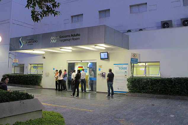 Entrada do atendimento de emergncia do Hospital Samaritano, em So Paulo
