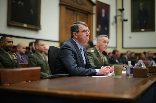 O secretrio de Defesa dos EUA, Ashton Carter, durante audincia com comisso da Cmara