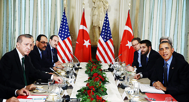 U.S. President Barack Obama, right, speaks before a bilateral meeting with Turkish President Recep Tayyip Erdogan, left, in Paris, France, Tuesday, Dec. 1, 2015. The leaders discussed the continuing crisis in Syria, and the fight against the Islamic State group. (AP Photo/Yasin Bulbul, Presidential Press Service, Pool) ORG XMIT: ANK103