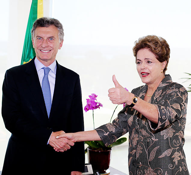 BRASLIA, DF, BRASIL, 04.12.2015. A presidente Dilma Rousseff recebe o presidente eleito da Argentina, Mauricio Macri, em seu gabinete no Palcio do Planalto. (FOTO Alan Marques/ Folhapress) PODER