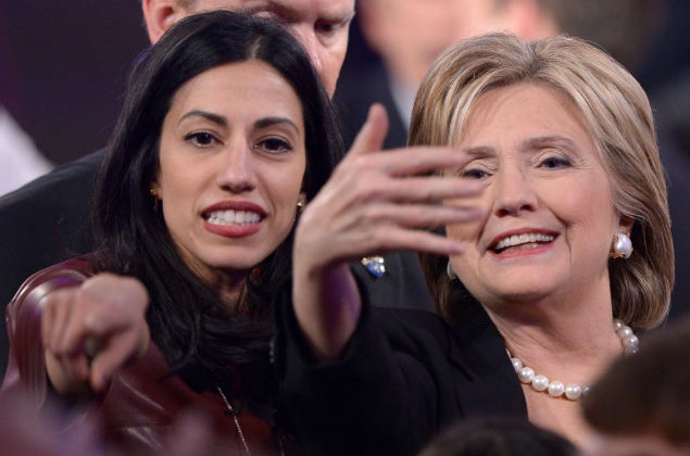 Democratic Presidential hopeful Hillary Clinton (R) gestures next to Huma Abedin after the second Democratic presidential primary debate in the Sheslow Auditorium of Drake University on November 14, 2015 in Des Moines, Iowa. AFP PHOTO/ MANDEL NGAN ORG XMIT: 604 