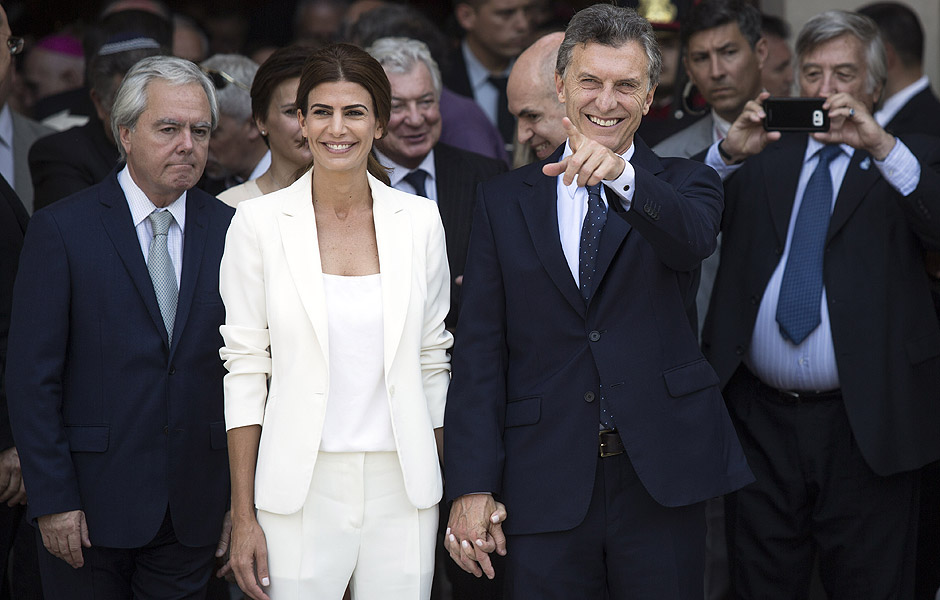 O presidente argentino Mauricio Macri, e a primeira-dama, Juliana Awada, deixam a catedral de Buenos Aires na ltima sexta-feira (11)
