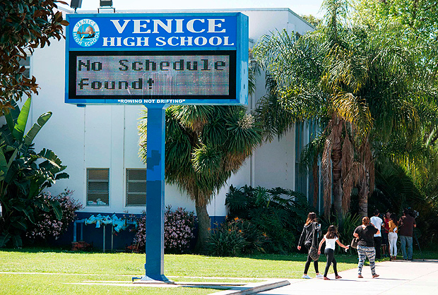Escola de ensino mdio de Los Angeles; todas as unidades de ensino da cidade foram fechadas