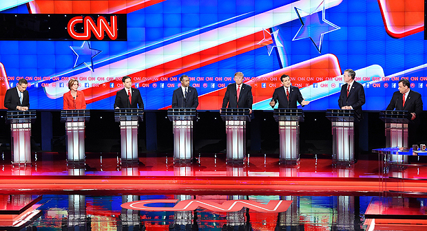 Republican presidential candidates (L-R) Ohio Governor John Kasich, businesswoman Carly Fiorina, Florida Sen. Marco Rubio, retired neurosurgeon Ben Carson, businessman Donald Trump, Texas Sen. Ted Cruz, Gov. former Florida Jeb Bush, New Jersey Gov. Chris Christie and Kentucky Sen. Rand Paul take the stage during the Republican Presidential Debate, hosted by CNN, at The Venetian Las Vegas on December 15, 2015 in Las Vegas, Nevada. AFP PHOTO / ROBYN BECK ORG XMIT: 776