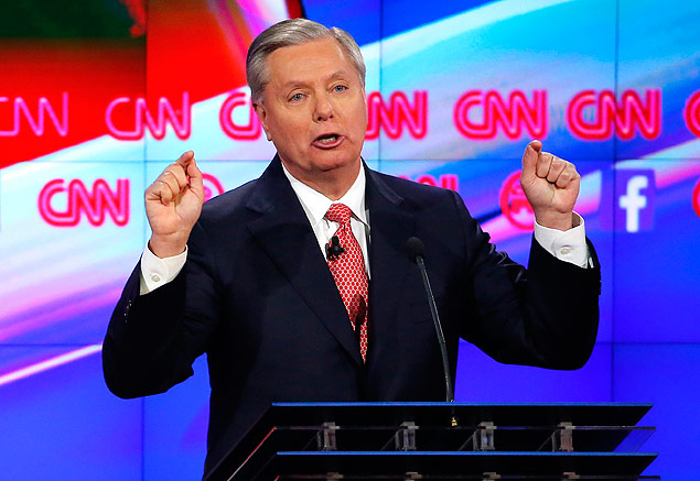 Republican U.S. presidential candidate Senator Lindsey Graham (R-SC) speaks during the Republican presidential debate in Las Vegas, Nevada, in this file photo taken December 15, 2015. Graham said on Monday he is dropping out of the race for the 2016 Republican presidential nomination, leaving 13 candidates in the party's still-crowded field. REUTERS/Mike Blake/Files ORG XMIT: TOR900
