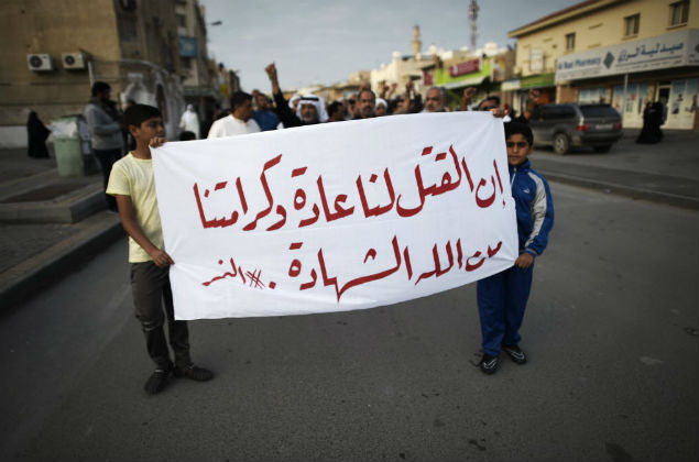 Bahraini protesters hold a banner during a protest in the village of Jidhafs, west of Manama, against the execution of prominent Shiite Muslim cleric Nimr al-Nimr by Saudi authorities, on January 2, 2016. Nimr was a driving force of the protests that broke out in 2011 in the kingdom's east, an oil-rich region where the Shiite minority of an estimated two million people complains of marginalisation. AFP PHOTO / MOHAMMED AL-SHAIKH ORG XMIT: MAS18
