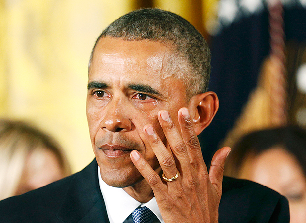 U.S. President Barack Obama wipes away a tear while announcing steps the administration is taking to reduce gun violence while delivering a statement in the East Room of the White House in Washington January 5, 2016. Obama said the gun control measures were well within his authority to implement without congressional approval. REUTERS/Kevin Lamarque TPX IMAGES OF THE DAY ORG XMIT: WAS510R