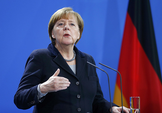 A chanceler alem, Angela Merkel, d entrevista aps encontro com o premi da Romnia, em Berlim 