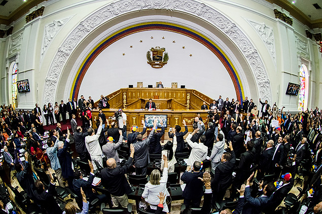 Deputados fazem juramento durante posse da Assembleia Nacional, no ltimo dia 5