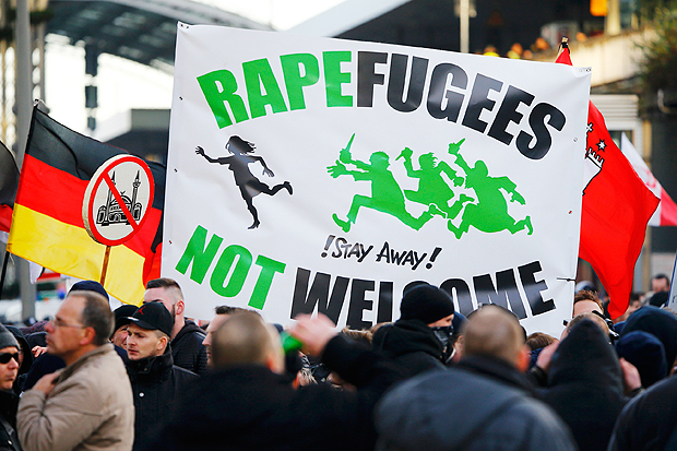 Manifestantes anti-imigrao do movimento Pegida protestam na Alemanha