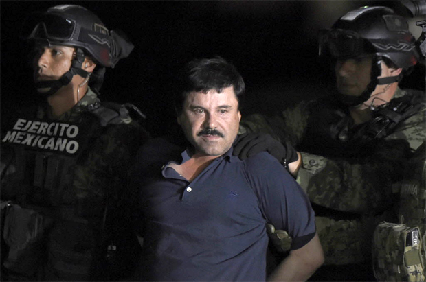 Traficante Joaqun 'El Chapo' Guzmn  conduzido a centro de deteno aps ser recapturado na sexta
