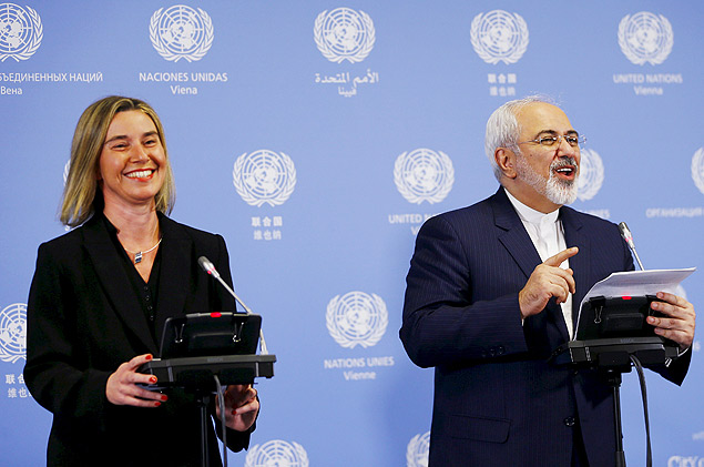 Chanceler do Irã, Javad Zarif, e a chefe de Política Externa da UE, Federica Mogherini, durante coletiva