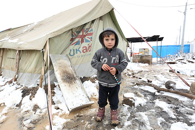 Menino yazidi que fugiu da violncia na cidade de Sinjar, no Iraque, em campo de refugiados em Duhok 