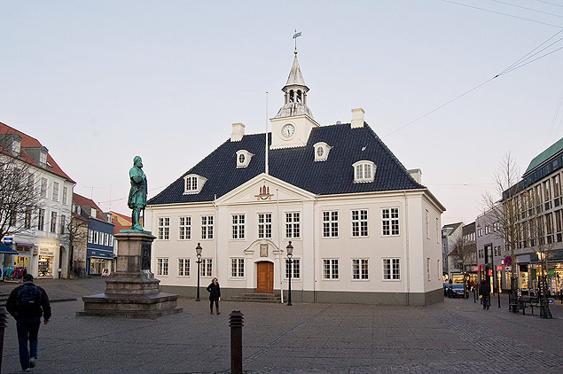 Prefeitura de Randers, na regio central da Dinamarca, que aprovou obrigatoriedade de alimentos com porcoNecz0r - Own workThe old Town Hall in Randers by the pedestrian area in town.