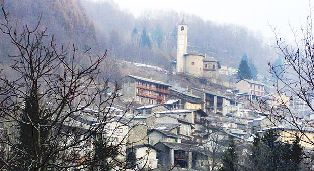 Apenas cerca da metade da populao de Ostana vive na cidade o ano todo (Foto: Wikimedia/Francofranco56) 