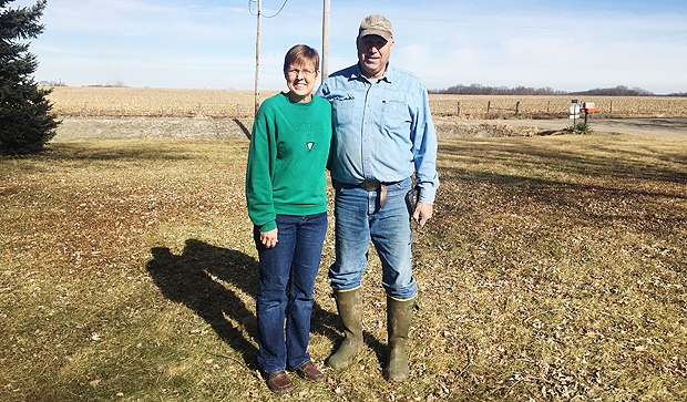 Debby e Ronald Gebhardt, fazendeiros de Van Meter, Iowa, pretendem votar em Donald Trump