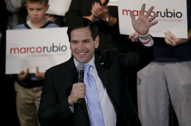 S. Senator and Republican presidential candidate Marco Rubio waves as he arrives at a campaign rally in Exeter, New Hampshire, February 2, 2016. REUTERS/Carlo Allegri ORG XMIT: CRA213