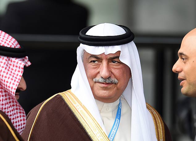 LO01. LONDRES (GRAN BRETAA), 04/02/2016.- El ministro de Finanzas de Arabia Saudita, Ibrahim Abdulaziz Al-Assaf es visto hoy, jueves 4 de febrero de 2016, a su llegada a la conferencia "Apoyando a Siria y la regin" en Londres (Gran Bretaa). Gran Bretaa y otros cuatro pases albergan la conferencia internacional para donaciones (Alemania, Noruega, Kuwait y las Naciones Unidas), donde esperan recoger cerca de 9 billones de dlares para ayudar a cerca de 13.5 millones en Siria y 4.4 millones de refugiados en los estados vecinos. EFE/ANDY RAIN ORG XMIT: LO01