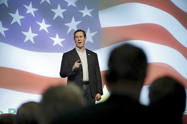 O senador Rick Santorum, que desistiu da disputa republicana e apoiou Marco Rubio, em discurso em janeiro
