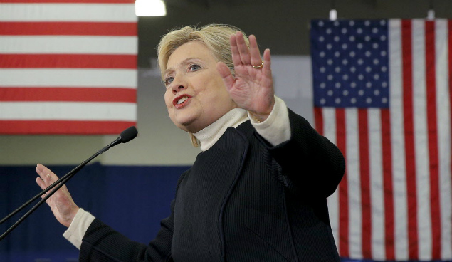 A pr-candidata democrata Hillary Clinton discursa em Hooksett, New Hampshire, aps primria no Estado