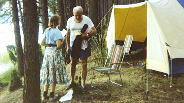 O cardeal Wojtyla e Anna-Teresa Tymieniecka em um acampamento em 1978