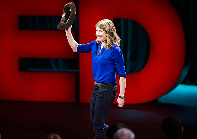 A arqueloga Sarah Parcak d palestra no TED 2016; projeto prev plataforma global de rastreamento de peas arqueolgicas