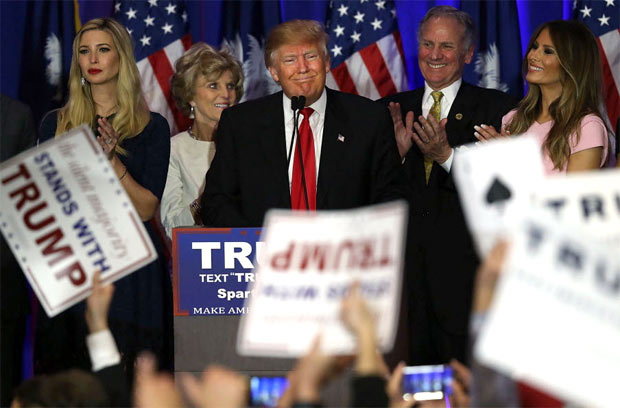 O pr-candidato republicano Donald Trump discursa aps vitria em prvia do partido na Carolina do Sul 