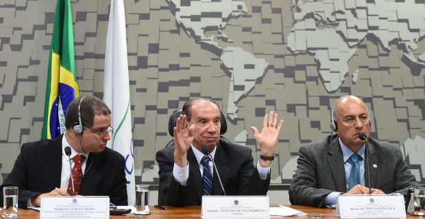 Venezuelan deputies Luis Florido (L), Williams Davila (R) and Brazilian senator Aluizio Nunes Ferreira listen during a public hearing of the Senate's Commission of Foreign Relations in Brasilia, on February 25, 2016. Florido and Davila are in a three-day visit to Brasil to expose the situation of human rights in the government of Venezuelan President Nicolas Maduro. AFP PHOTO / EVARISTO SA ORG XMIT: ESA107
