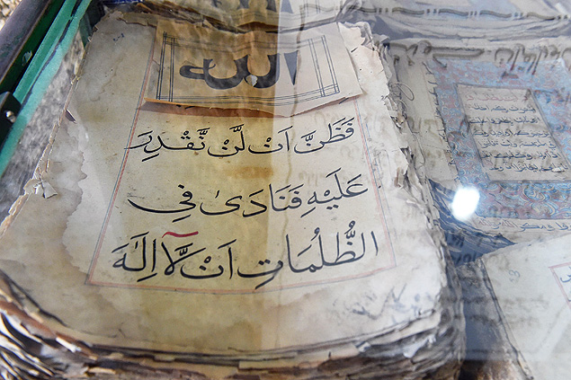 To go with PAKISTAN-KORAN-MUSEUM-LIFESTYLE-RELIGION,FEATURE by Khurram SHAHZAD This photograph taken on January 14, 2016, shows ancient copies of the Koran displayed in a tunnel at Jabl-e-Noor on the outskirts of Quetta. Deep inside the dry, biscuit-coloured mountains surrounding Pakistan's southwestern city of Quetta lies an unexpected treasure: a honeycomb of tunnels bursting with cases of Korans, hidden safe from desecration. AFP PHOTO/Banaras KHAN ORG XMIT: AQ2398