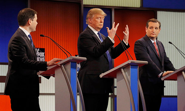 Donald Trump (centro) e Ted Cruz ( dir.) em debate dos pr-candidatos do Partido Republicano, em maro