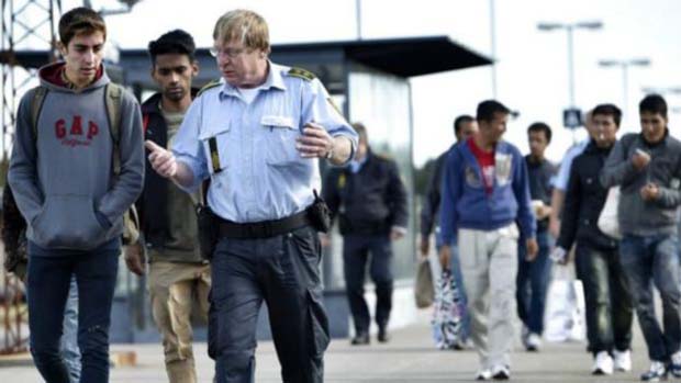 Piscinas segregadas, confisco de bens e carne de porco: Dinamarca desafia imagem de pas tolerante com imigrantes