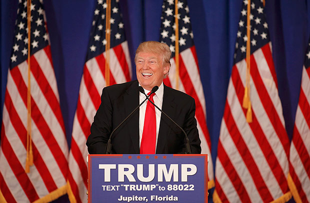 O candidato presidencial Donald Trump discursa na Flrida aps vencer as primrias de tera-feira (8)