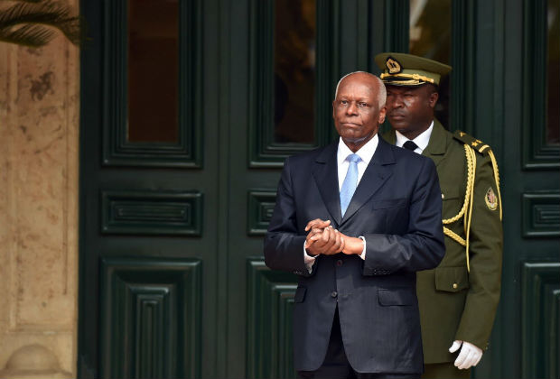 This file photo taken on July 03, 2015 shows Angola President Jose Eduardo Dos Santos waiting for the arrival of his French counterpart at the presidential palace on July 3, 2015 in Luanda. Angola's veteran President Jose Eduardo dos Santos, in office since 1979, announced on March 11, 2016 he will leave politics in 2018 at the end of his current term. / AFP PHOTO / ALAIN JOCARD ORG XMIT: 733