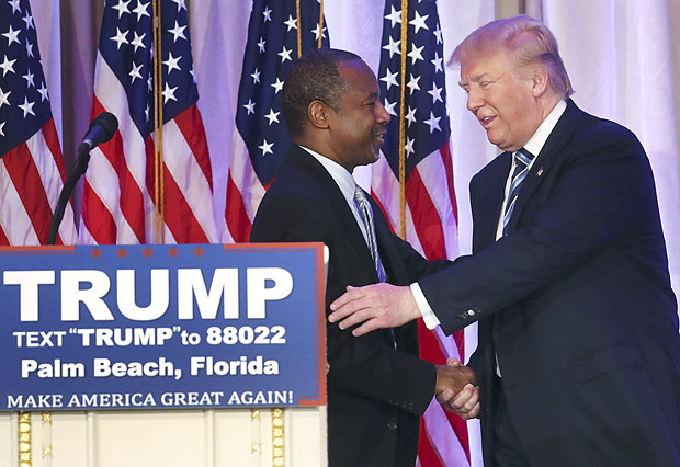 Republican U.S. presidential candidate Donald Trump (R) shakes hands with former Republican presidential candidate Ben Carson after receiving Carson's endorsement at a campaign event in Palm Beach, Florida March 11, 2016. REUTERS/Carlo Allegri ORG XMIT: WAS113