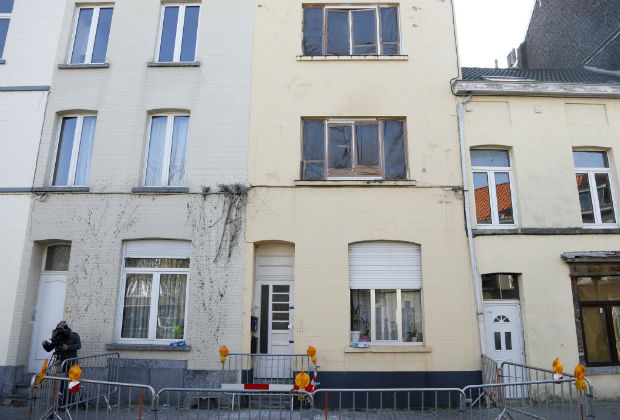 The facade of a house (C) is pictured in the Brussels district of Forest where a gunman was shot dead by Belgian police on Tuesday after a raid on the apartment linked to investigations into November's Islamist attacks in Paris March 16, 2016. REUTERS/Francois Lenoir ORG XMIT: FLR01
